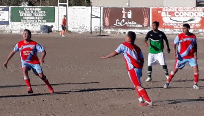 La  Juve empezò con buen pie .  Venció 2 a 1 a Catamarca