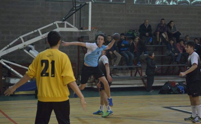Un equipo del Complejo Municipal està jugando el Regional de Clubes en Bariloche