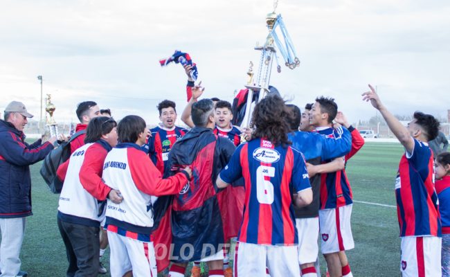 SAN  LORENZO  CAMPEON .  LE  GANÓ  5  A  1  A  SALTA  Y  LEVANTÓ LA COPA “SOLO DEPORTES”