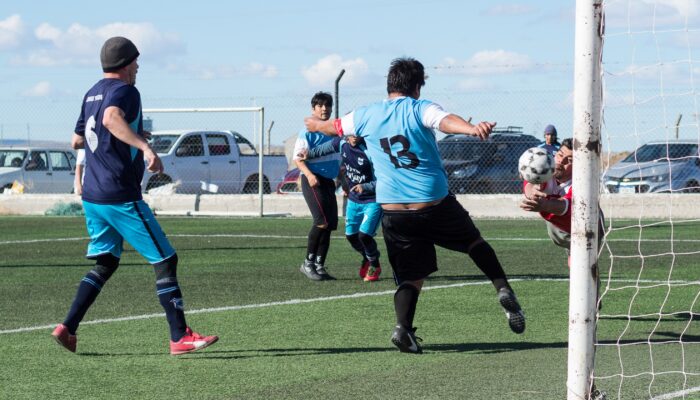 FUTBOL DE VETERANOS: A tres fechas del final  cinco equipos tienen chances para ser Campeòn
