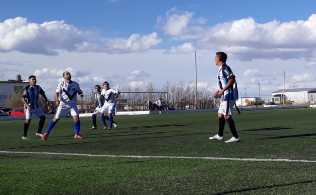 FUTBOL: DEPORTIVO  NOCHEROS  SALVÓ  EL EMPATE   EN  EL  TIRO  DEL  FINAL