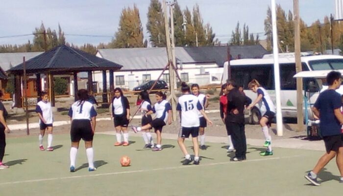 La Escuela  Municipal de Futbol  Femenino viajó a Los Antiguos y Perito Moreno