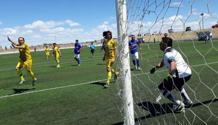 LIGA DE VETERANOS :  TRANSPORTES FIGUEROA ES AHORA EL ÙNICO LìDER