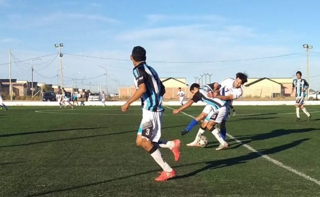 Otra  vez  el  líder  Nocheros no pudo con  El  Fortín:  igualaron  1  a  1