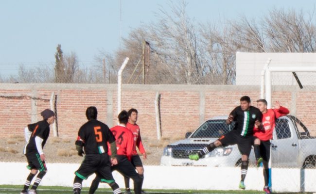 FUTBOL SENIORS:  VETERANOS UNIDOS DE METAN CAMPEON A UNA FECHA DEL FINAL