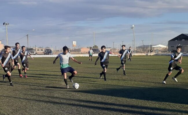 FUTBOL :  GOLEADA DE JUVENTUS EN 5TA. Y OTRO PARTIDO PARA DEFINIR EL CAMPEON