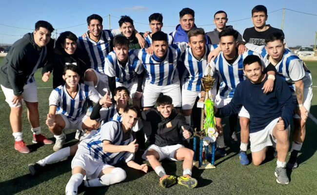 4TA. DIVISION :   EL FORTIN VENCIO 2 A 1 A  JUVENTUS Y  GRITÓ CAMPEÓN