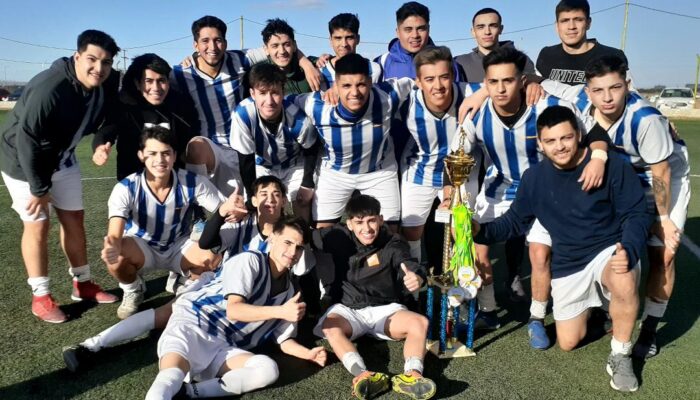 4TA. DIVISION :   EL FORTIN VENCIO 2 A 1 A  JUVENTUS Y  GRITÓ CAMPEÓN