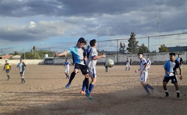 FUTBOL SUBSEDE LAS HERAS :  NOCHEROS VENCIO 2 A 0 AL DEPORTIVO Y ES UNICO LIDER