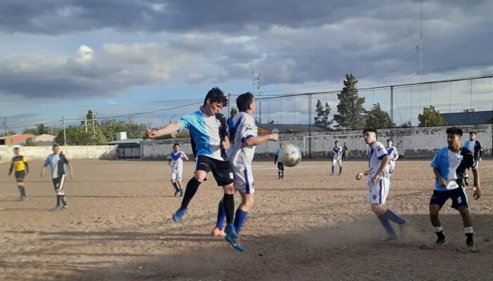 FUTBOL SUBSEDE LAS HERAS :  NOCHEROS VENCIO 2 A 0 AL DEPORTIVO Y ES UNICO LIDER