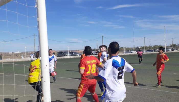 FUTBOL SUBSEDE LAS HERAS : HALCONES Y DEPORTIVO EMPATARON 2 A  2