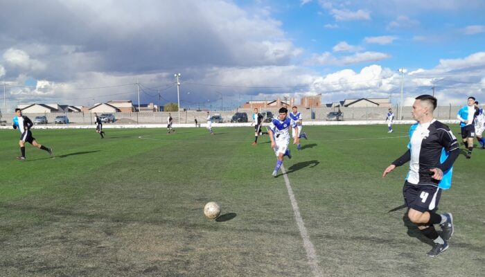 FUTBOL : GOLEARON NOCHEROS Y JUVENTUS EN EL DEBUT