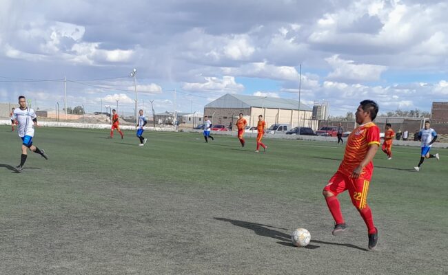 FUTBOL SUBSEDE LAS HERAS: GOLEARON DEPORTIVO LAS HERAS Y NOCHEROS